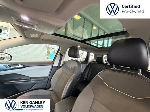 Used 2023 Volkswagen Taos SE w/ Panoramic Sunroof Package AWD/4WD image 17