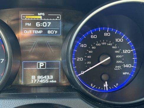 Used 2018 Subaru Outback 2.5i Premium AWD/4WD image 2