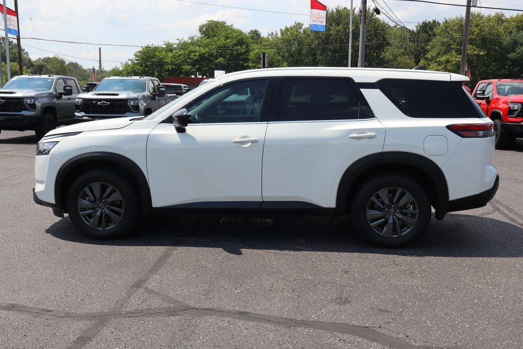Used 2023 Nissan Pathfinder S AWD/4WD image 28