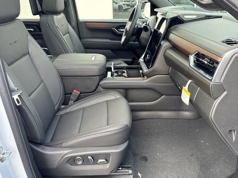 Used 2026 GMC Yukon XL Denali w/ Denali Reserve Package AWD/4WD image 17
