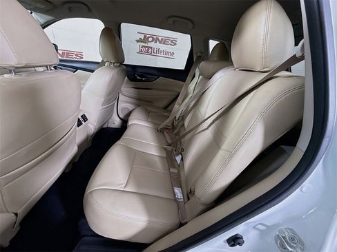 Used 2020 Nissan Rogue SV image 26