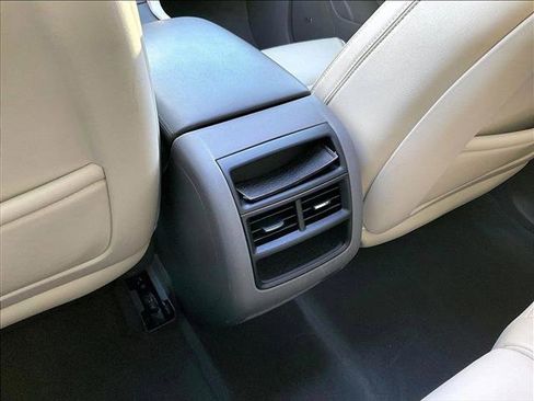 Used 2017 Cadillac XT5 Premium Luxury image 23