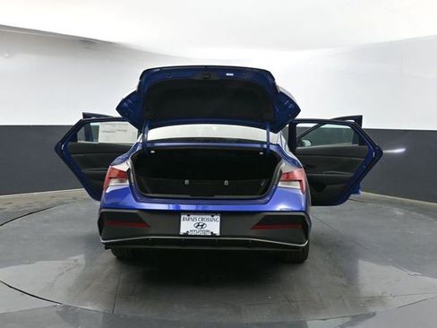 Used 2025 Hyundai Elantra SEL image 38