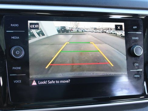 Certified 2022 Volkswagen Atlas Cross Sport SE image 17