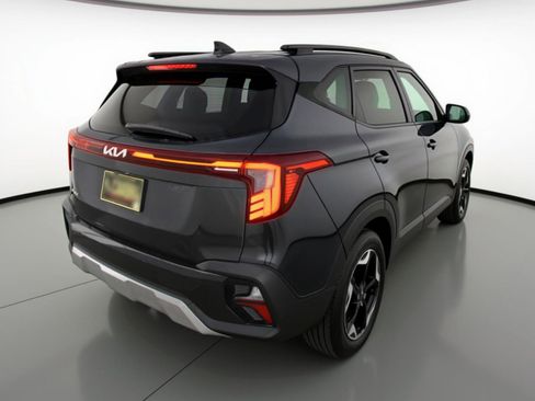Used 2025 Kia Seltos S image 9