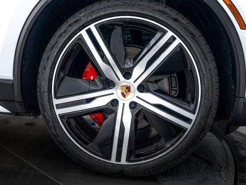 New 2025 Porsche Macan 4S Electric image 11