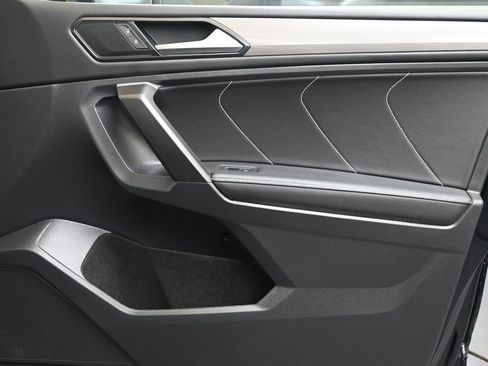 Certified 2023 Volkswagen Tiguan SE image 11