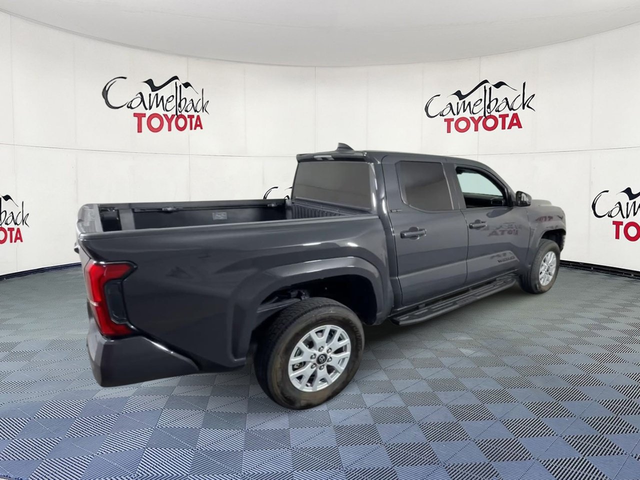 Used 2025 Toyota Tacoma SR5 AWD/4WD image 2