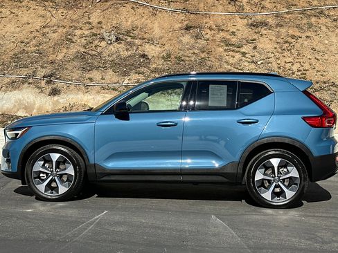 Certified 2023 Volvo XC40 B5 Plus image 8