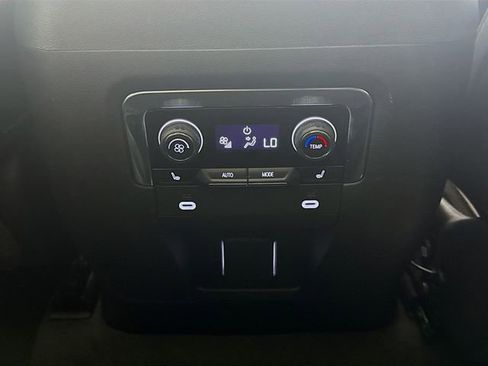Used 2023 Chevrolet Suburban High Country image 30