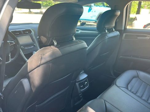 Used 2013 Ford Fusion SE image 16