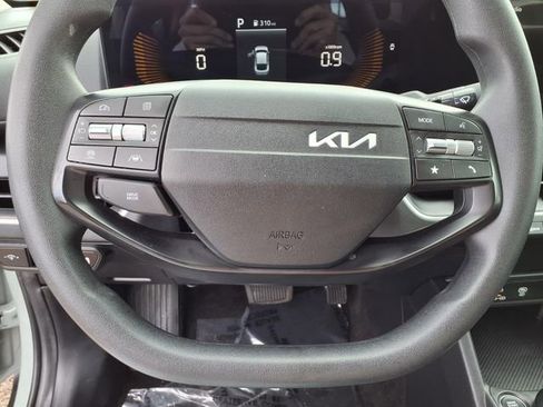 Used 2025 Kia K4 FWD image 16