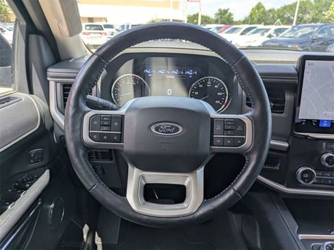 Used 2023 Ford Expedition XLT image 23