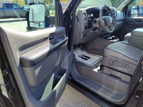 Used 2016 Nissan NV 3500 SV w/ SV Technology Package RWD image 12