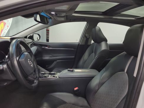 Used 2022 Toyota Camry XSE image 12