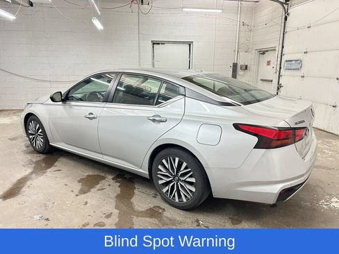 Used 2024 Nissan Altima 2.5 SV FWD image 5