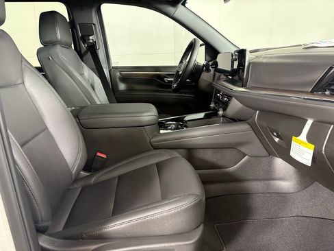 New 2026 Chevrolet Suburban Z71 image 15
