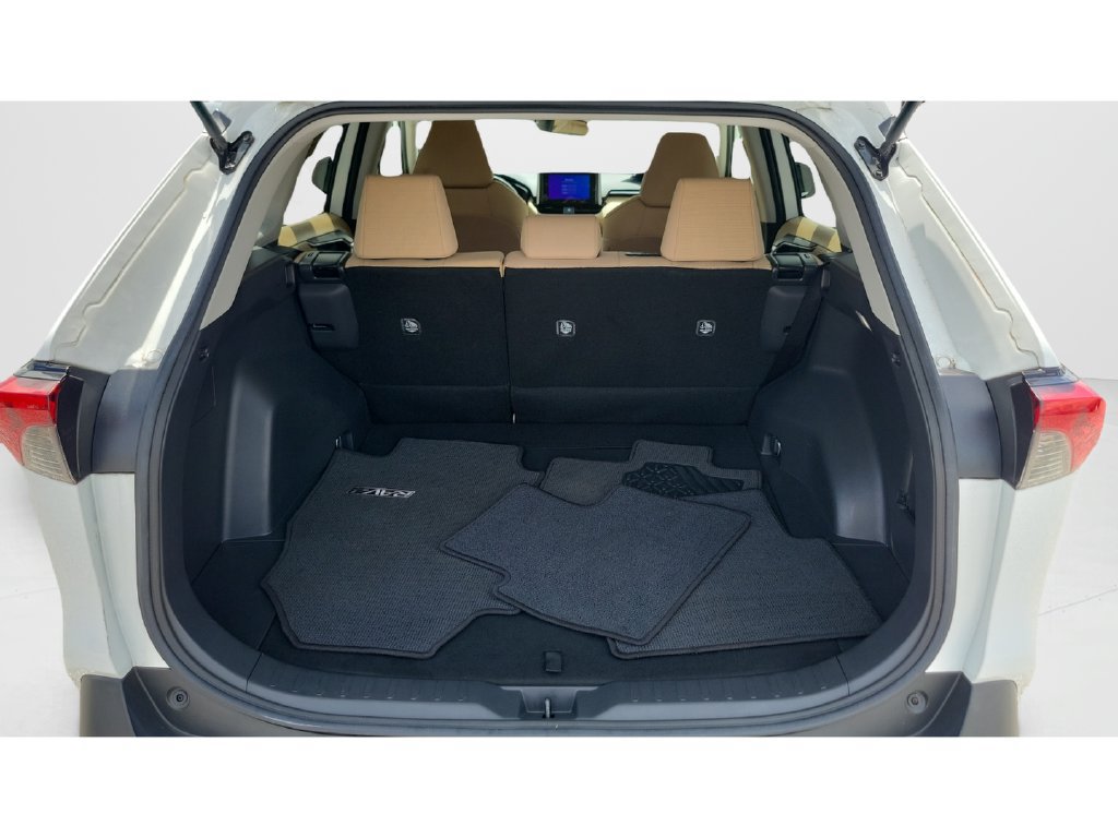 Certified 2024 Toyota RAV4 LE FWD image 9