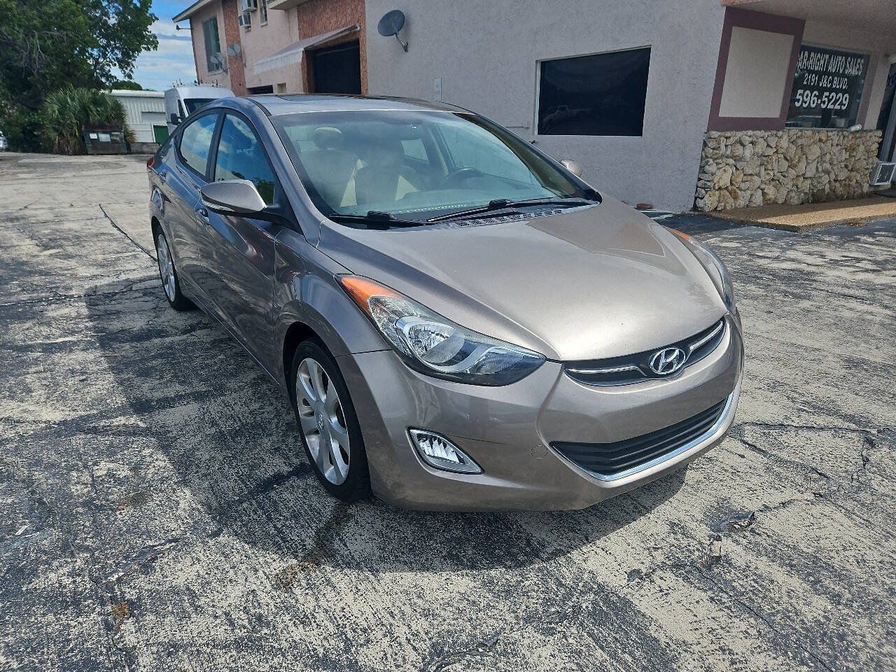 Used 2013 Hyundai Elantra Limited w/ Technology Pkg FWD image 3