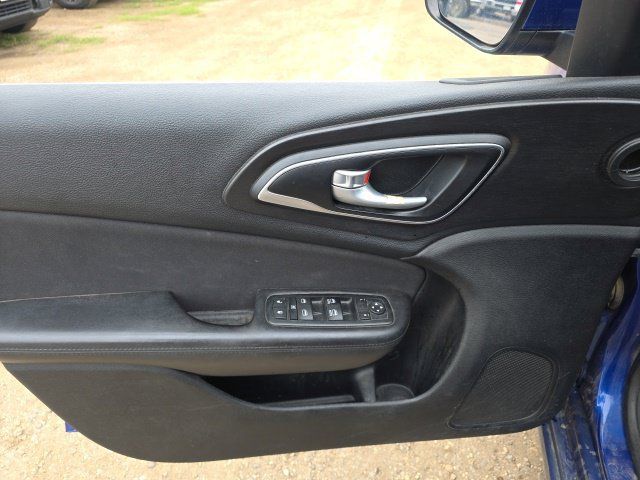Used 2015 Chrysler 200 Limited w/ Convenience Group FWD image 13