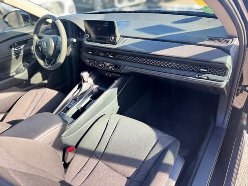 Used 2023 Honda Accord EX image 18