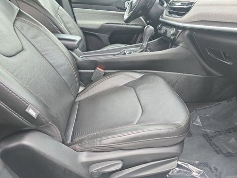 Used 2022 Jeep Compass Latitude image 10