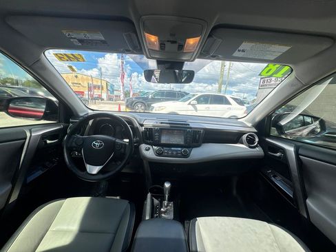 Used 2018 Toyota RAV4 Limited FWD image 19