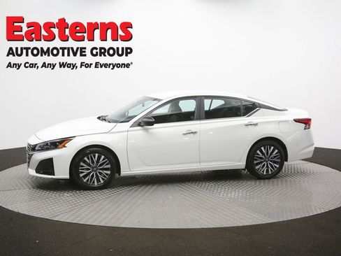 Used 2025 Nissan Altima 2.5 SV FWD image 58