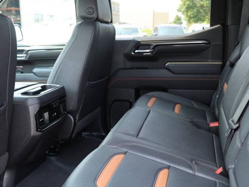 Used 2025 GMC Sierra 1500 AT4 w/ AT4 Premium Package AWD/4WD image 17