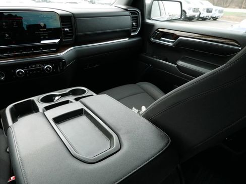 Used 2024 GMC Sierra 1500 SLE image 15