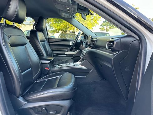 Used 2022 Ford Explorer XLT w/ Equipment Group 202A image 24