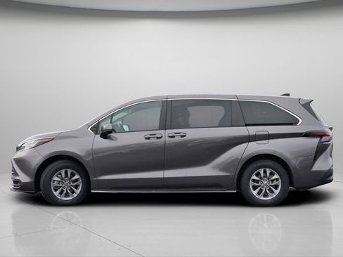 Used 2023 Toyota Sienna LE FWD image 20