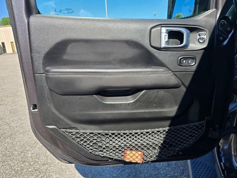 Used 2022 Jeep Wrangler Unlimited Sahara AWD/4WD image 44