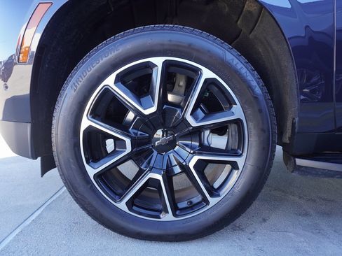 Used 2025 Chevrolet Suburban RST image 25