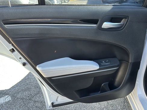 Used 2018 Chrysler 300 S image 26