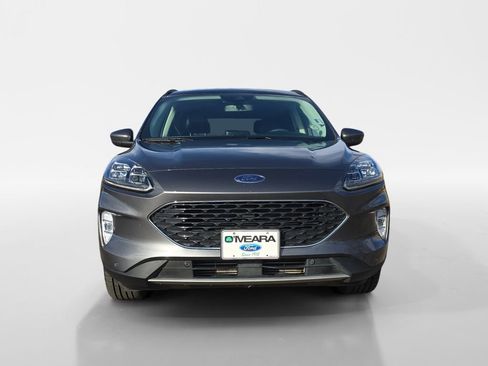 Used 2022 Ford Escape Titanium w/ Class II Trailer Tow Package image 9