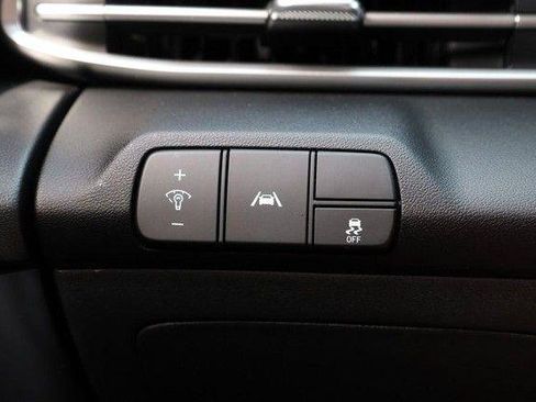 Used 2022 Hyundai Elantra SEL w/ Convenience Package FWD image 18