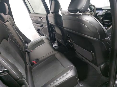 Used 2023 Jeep Grand Cherokee Altitude image 11