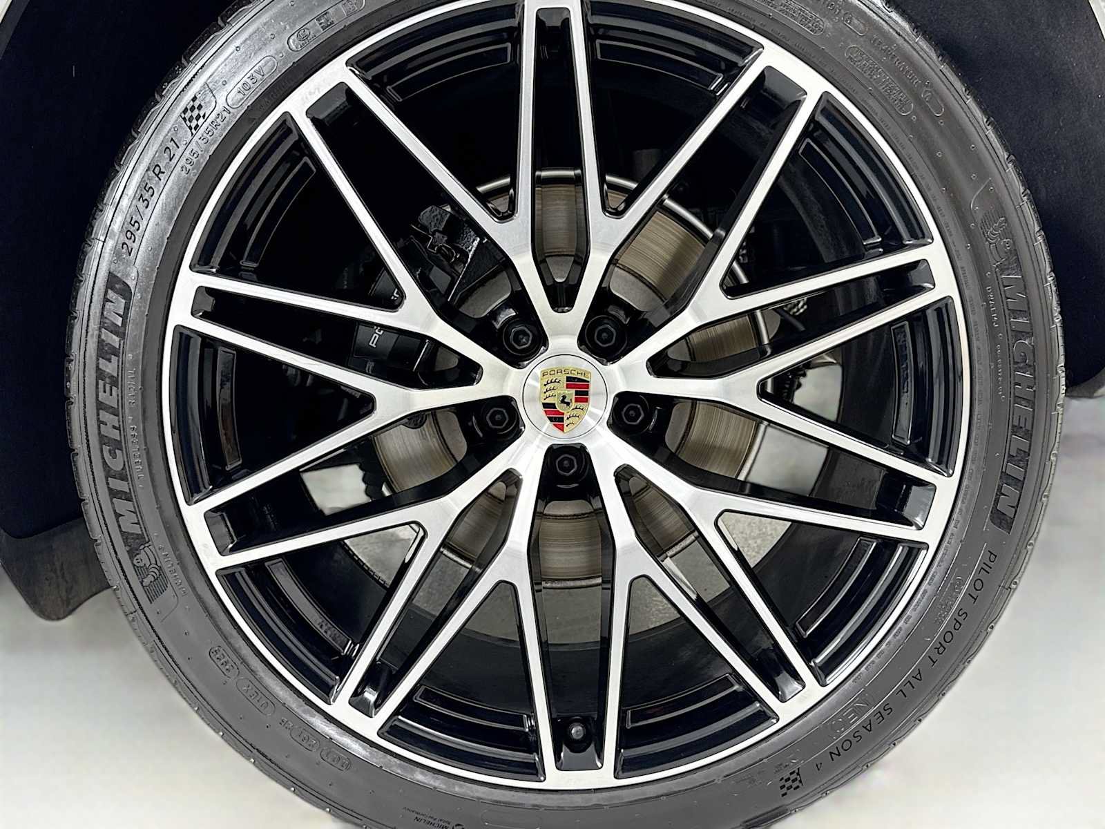 Certified 2026 Porsche Macan AWD/4WD image 32