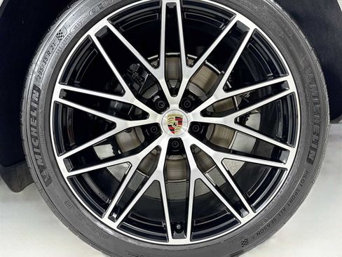Certified 2026 Porsche Macan AWD/4WD image 32