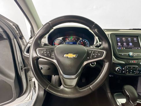 Used 2022 Chevrolet Equinox LT w/ Driver Convenience Package image 17
