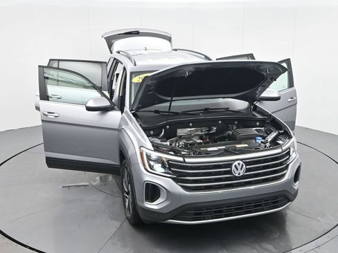 Used 2024 Volkswagen Atlas SE image 31