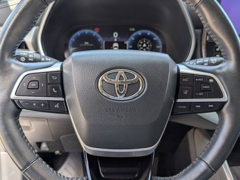 Used 2023 Toyota Highlander Platinum AWD/4WD image 19