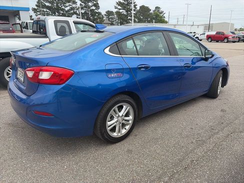 Used 2016 Chevrolet Cruze LT w/ Convenience Package FWD image 3