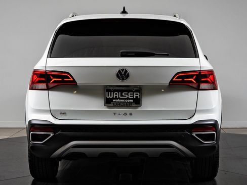 Used 2023 Volkswagen Taos SE w/ Panoramic Sunroof Package FWD image 7