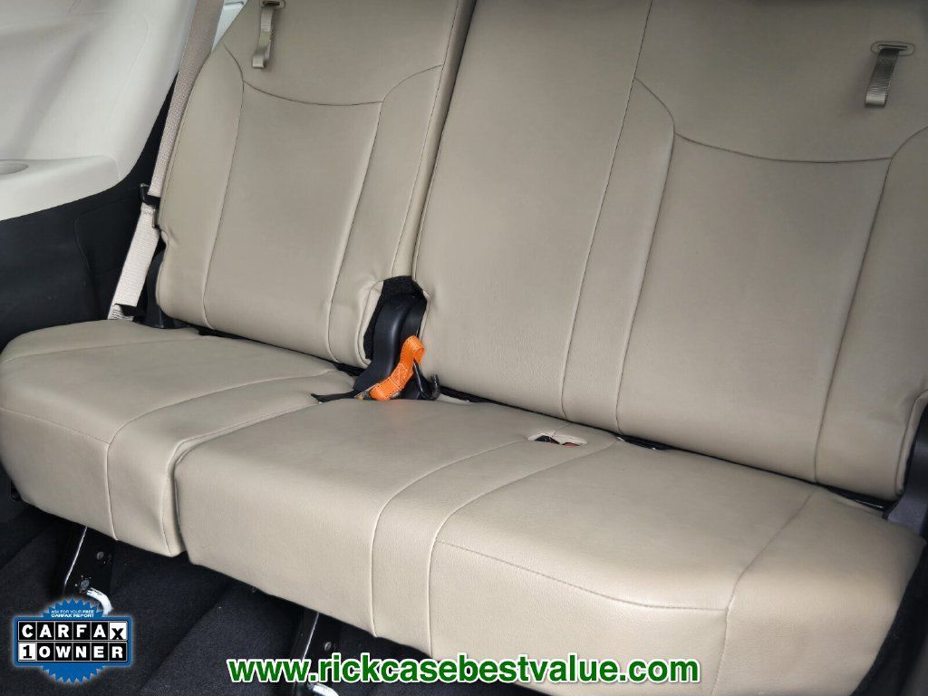 Used 2024 Toyota Sienna XLE FWD image 11