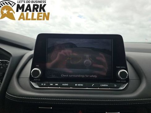 Used 2025 Nissan Rogue SV FWD image 14