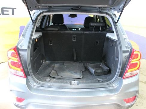 Used 2019 Chevrolet Trax LT w/ LT Convenience Package FWD image 13