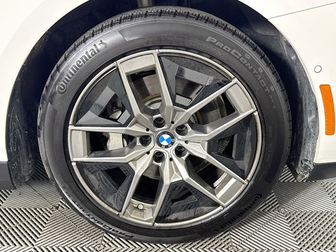 Used 2026 BMW 530i w/ Premium Package RWD image 31