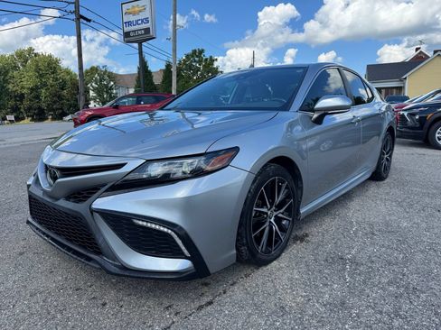 Used 2022 Toyota Camry SE w/ Convenience Package FWD image 2